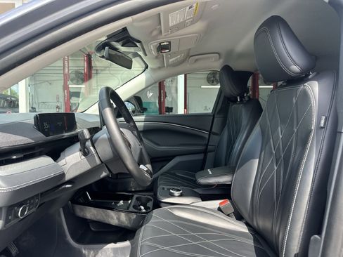 Used 2022 Ford Mustang Mach-E Select w/ Comfort/Technology Package RWD image 13