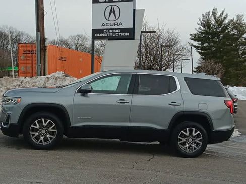 Used 2023 GMC Acadia SLE image 2