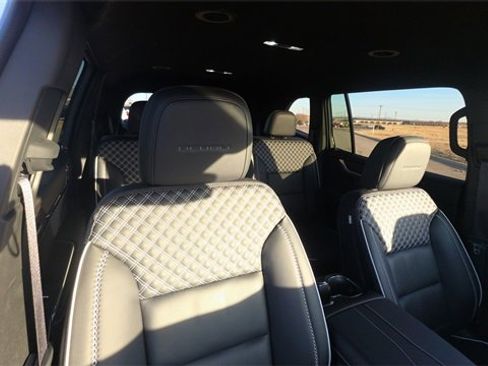 Used 2025 GMC Acadia Denali image 31