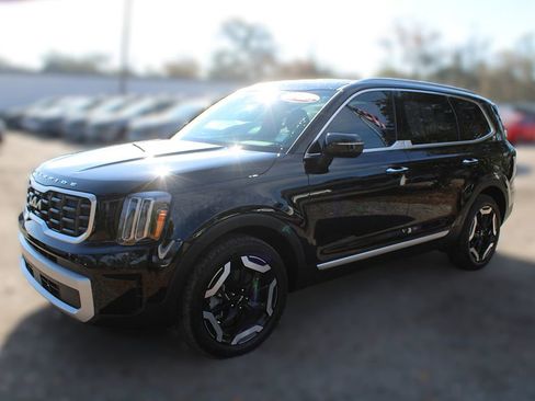 Used 2025 Kia Telluride S image 16