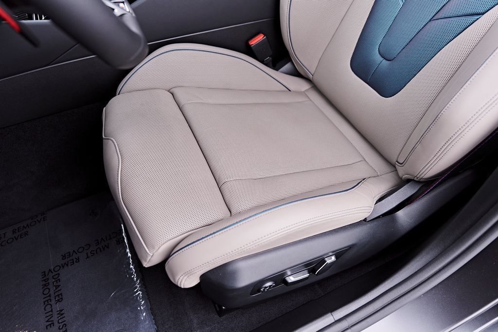 Used 2026 BMW M5 Touring AWD/4WD image 60