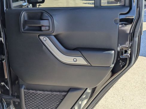 Used 2018 Jeep Wrangler Unlimited Sport S image 24