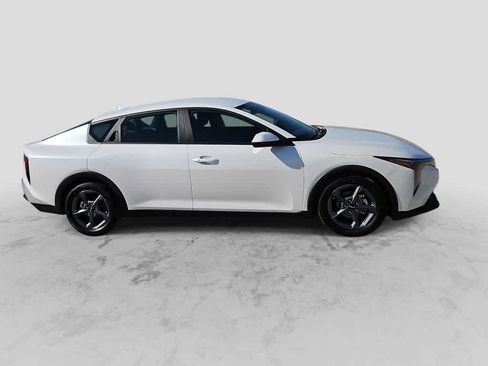 Used 2025 Kia K4 FWD image 9