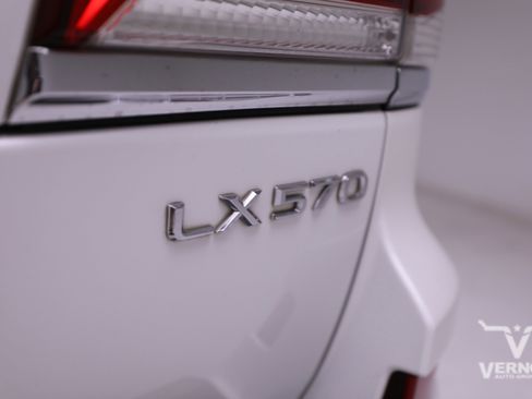 Used 2013 Lexus LX 570 4WD w/ Preferred Accessory Pkg image 32