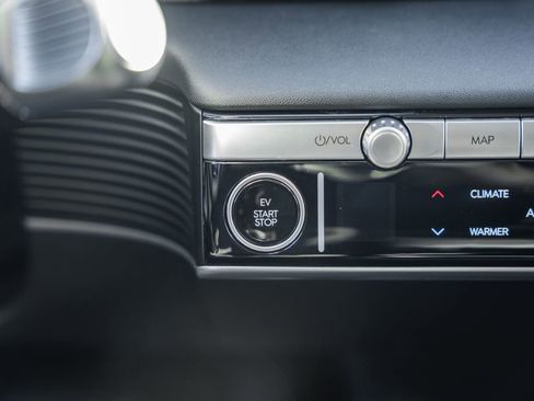 Certified 2024 Hyundai Ioniq 5 SE image 18