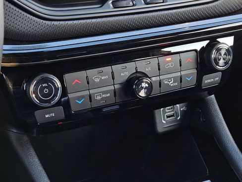 New 2026 Jeep Compass Limited image 17