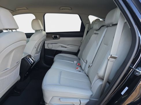 Used 2023 Kia Sorento S image 17