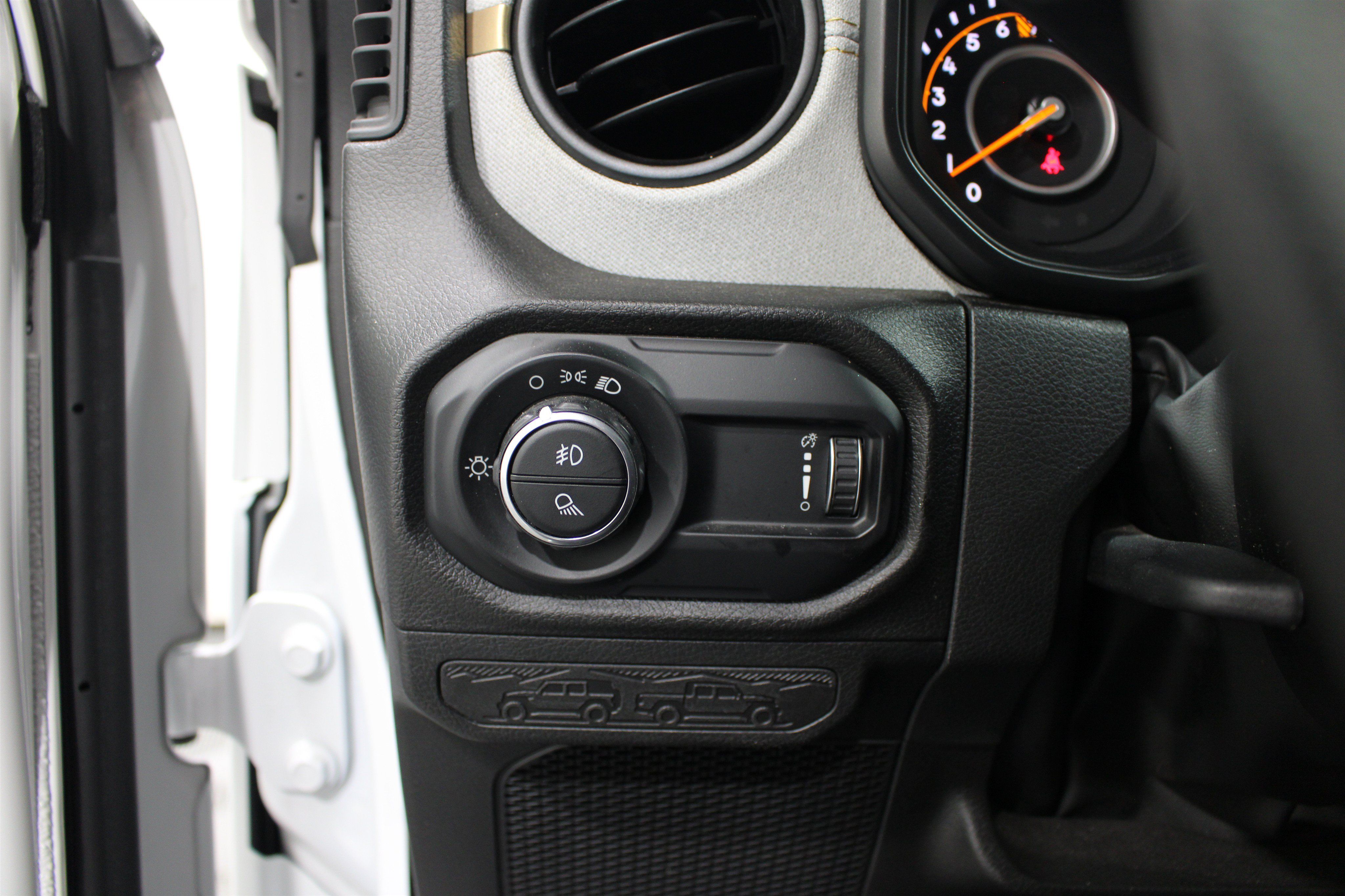Used 2025 Jeep Gladiator Sport AWD/4WD image 8