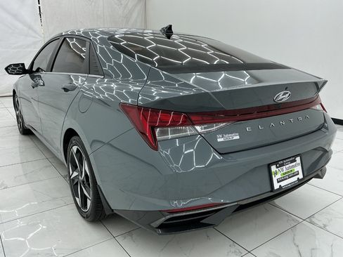 Used 2022 Hyundai Elantra SEL w/ Convenience + Premium Package FWD image 8