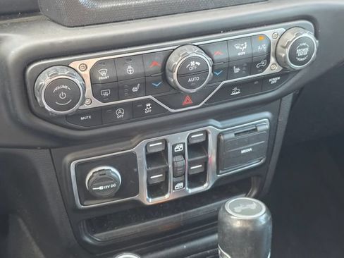 Used 2021 Jeep Wrangler Unlimited Sahara w/ Cold Weather Group AWD/4WD image 24