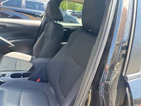 Certified 2024 Toyota Corolla Cross LE w/ Moonroof Package AWD/4WD image 17