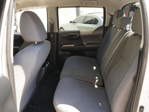 Used 2018 Toyota Tacoma SR5 AWD/4WD image 13