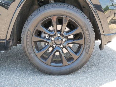 Used 2019 Jeep Grand Cherokee Altitude AWD/4WD image 9