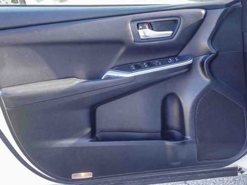 Used 2017 Toyota Camry SE image 19