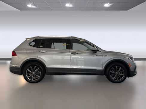 Used 2022 Volkswagen Tiguan SE FWD image 8