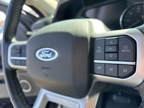 Used 2023 Ford Expedition XLT image 12