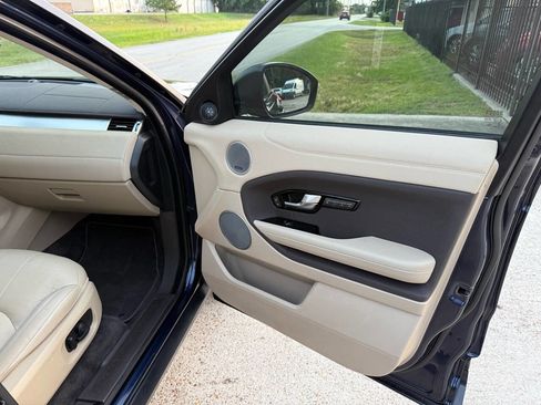 Used 2016 Land Rover Range Rover Evoque SE Premium image 23