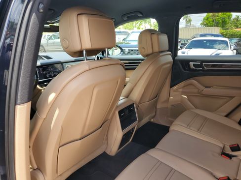 Used 2019 Porsche Cayenne AWD/4WD image 18