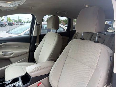 Used 2017 Ford Escape SE w/ Equipment Group 201A FWD image 12