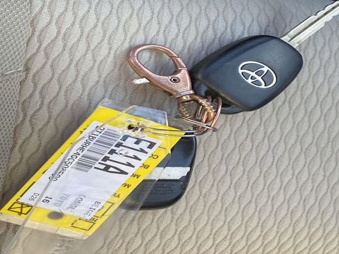 Used 2016 Toyota Corolla LE FWD image 25