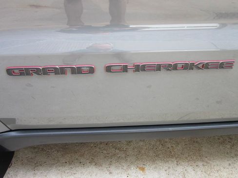 Used 2020 Jeep Grand Cherokee Trailhawk w/ Trailhawk Luxury Group image 32