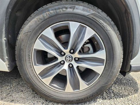 Used 2023 Toyota Highlander XLE FWD image 21