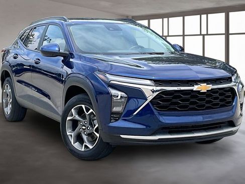 Used 2024 Chevrolet Trax LT w/ Driver Confidence Package FWD image 13