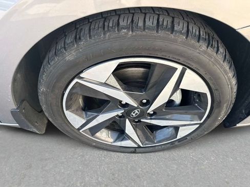 Used 2022 Hyundai Elantra Limited FWD image 10