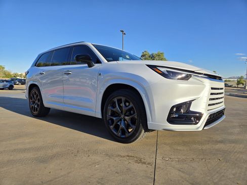 New 2025 Lexus TX 500h AWD image 2