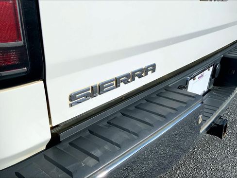 Used 2018 GMC Sierra 1500 SLT AWD/4WD image 29