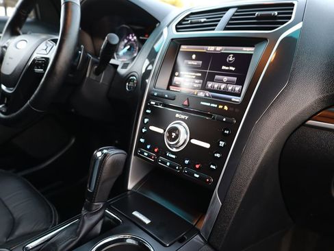 Used 2016 Ford Explorer Limited image 24
