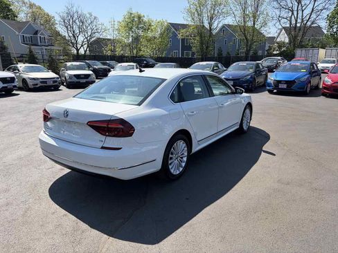 Used 2017 Volkswagen Passat 1.8T SE FWD image 8