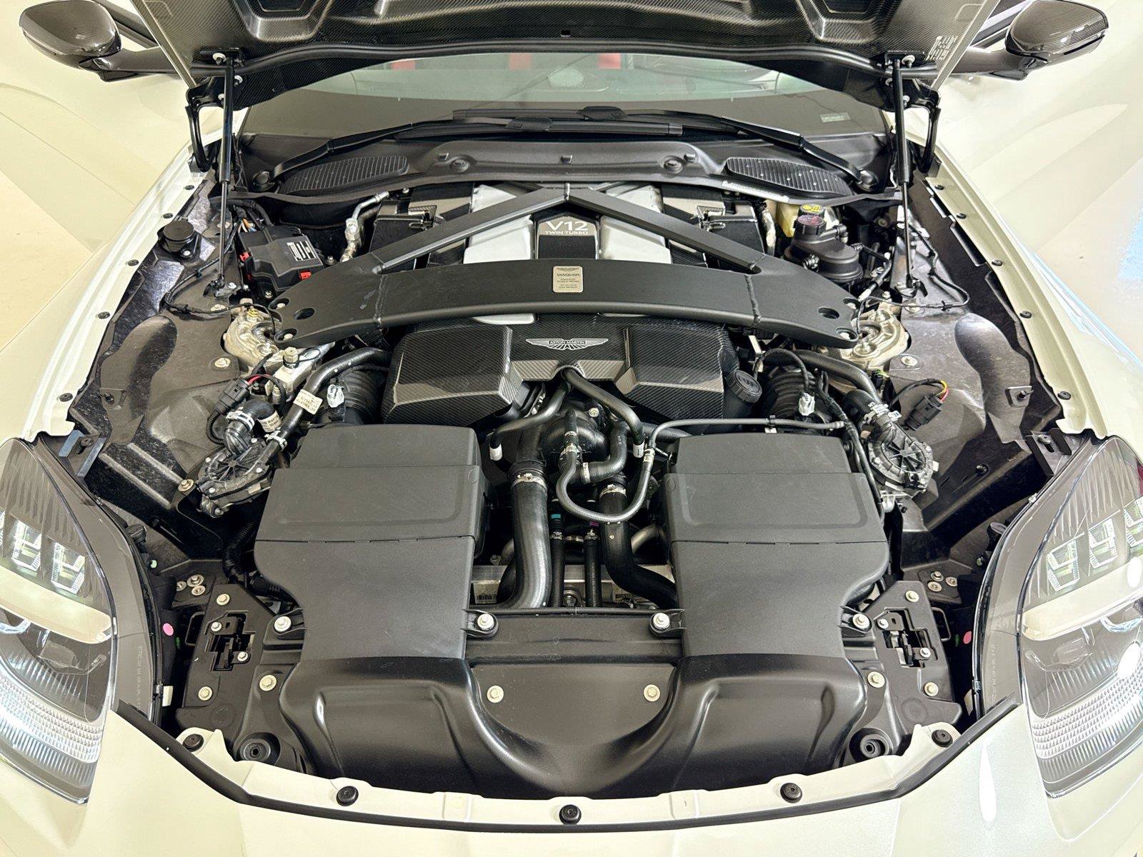 Used 2025 Aston Martin Vanquish RWD image 40