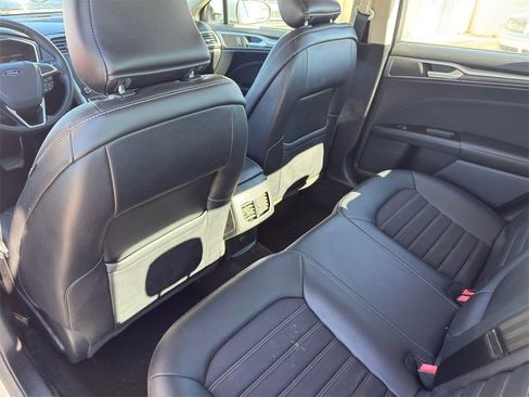Used 2017 Ford Fusion SE w/ Equipment Group 201A image 23