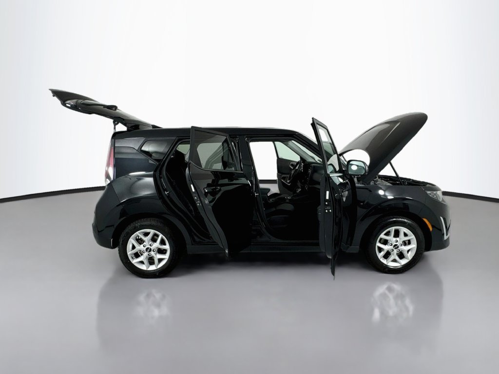 Used 2023 Kia Soul LX w/ LX Technology Package FWD image 27