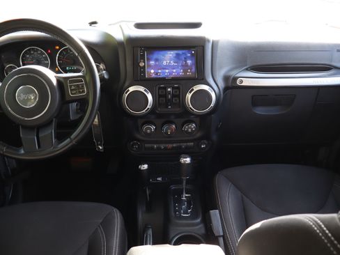 Used 2017 Jeep Wrangler Unlimited Sahara AWD/4WD image 27