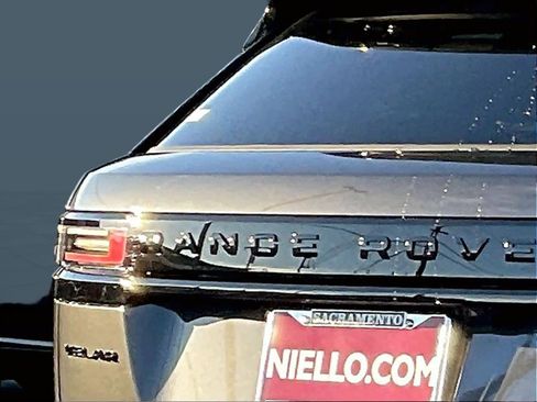 New 2025 Land Rover Range Rover Velar Dynamic SE image 4