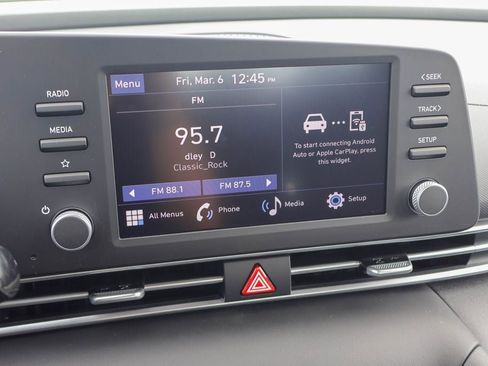 New 2026 Hyundai Elantra SE image 3