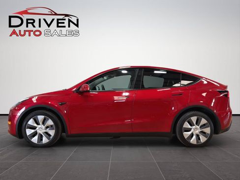 Used 2023 Tesla Model Y Long Range AWD/4WD image 1