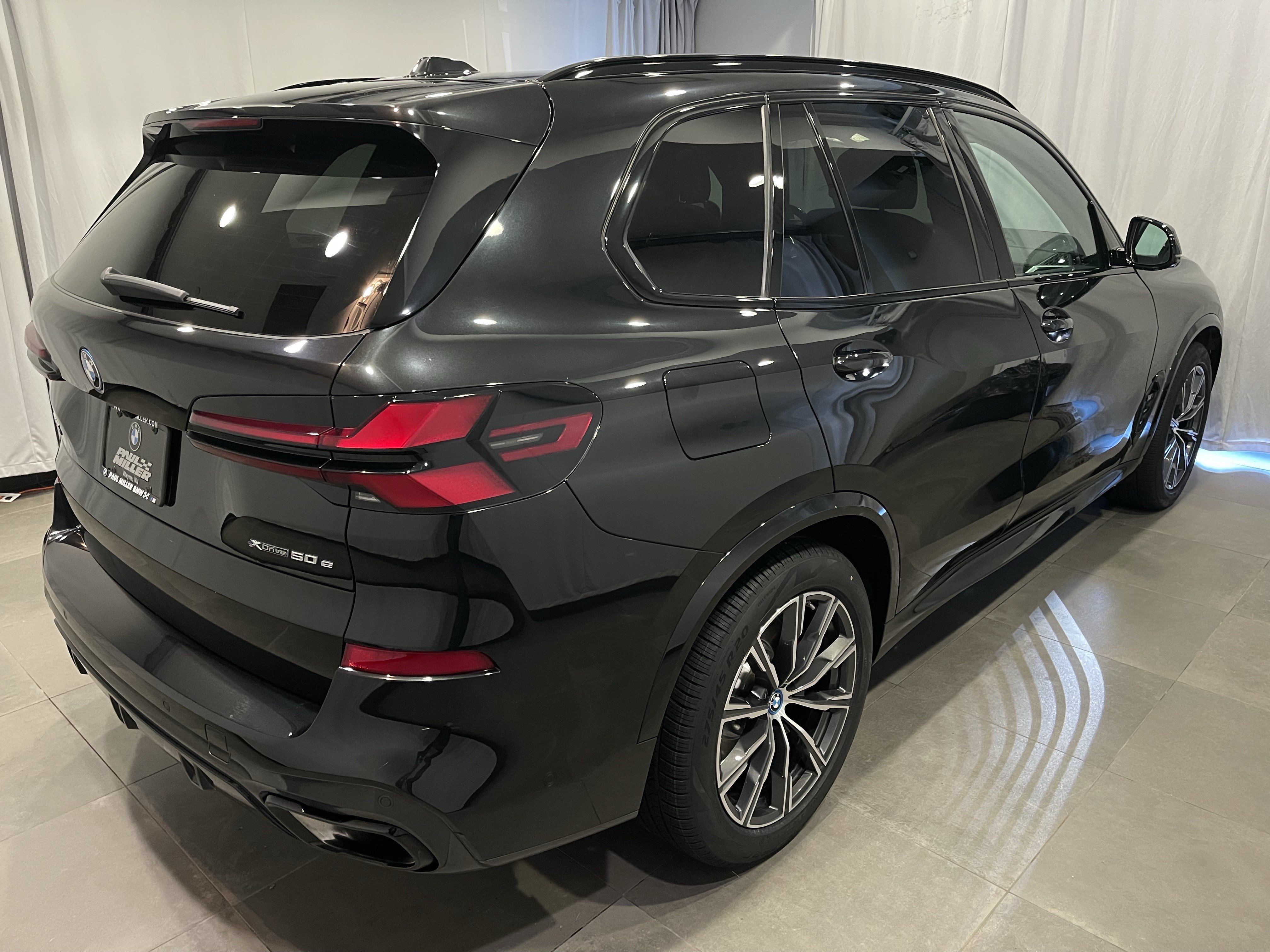 Certified 2024 BMW X5 xDrive50e w/ M Sport Package AWD/4WD image 6