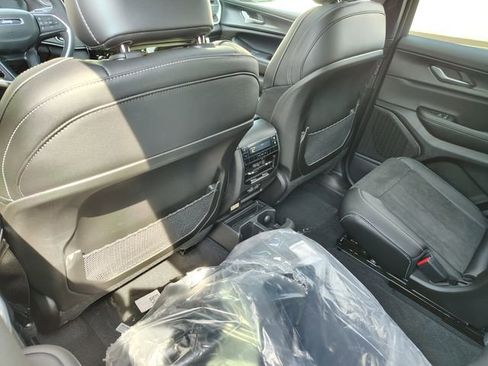 New 2025 Jeep Grand Cherokee L Altitude image 30