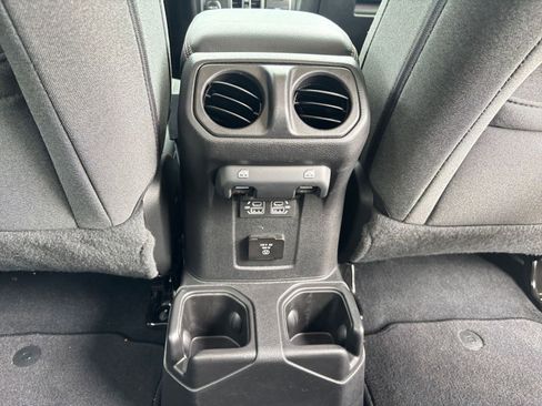 Used 2025 Jeep Wrangler Unlimited Sahara AWD/4WD image 22