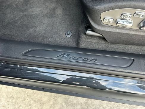 Used 2026 Porsche Macan AWD/4WD image 23