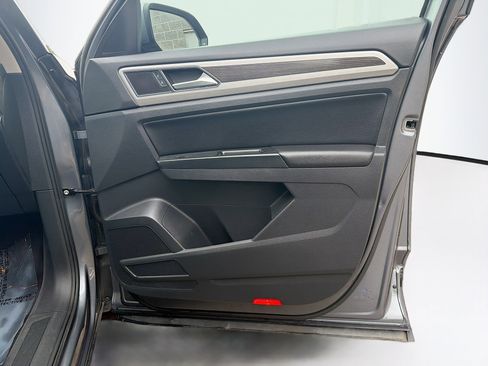 Used 2018 Volkswagen Atlas SE image 34