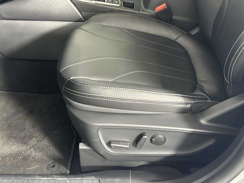 Used 2025 Ford Escape SE w/ PHEV Premium Package FWD image 9