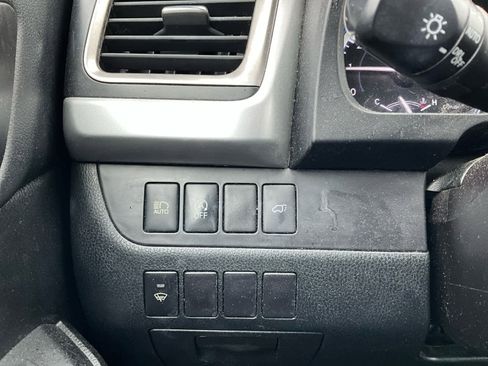 Used 2017 Toyota Highlander XLE AWD/4WD image 19