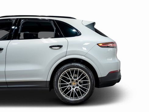 Used 2022 Porsche Cayenne S Platinum image 23
