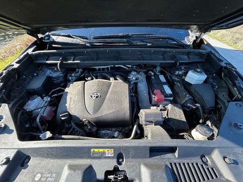 Used 2022 Toyota Highlander XLE image 10