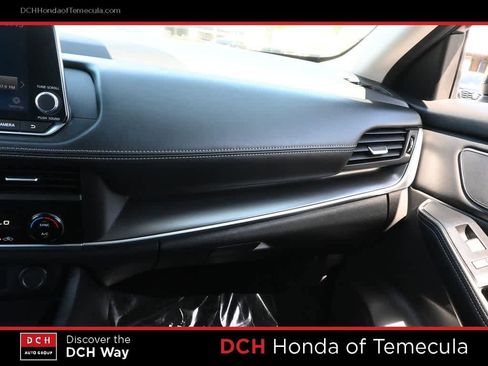 Used 2024 Nissan Rogue SV image 14