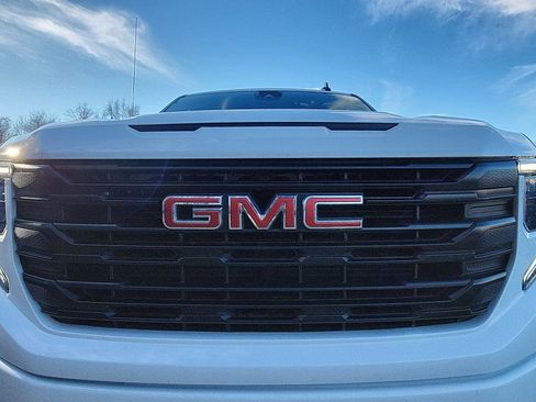 Used 2023 GMC Sierra 1500 Pro w/ Graphite Edition image 11